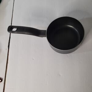 Fantastic 1 Quart Black Pot - Like New Condition!